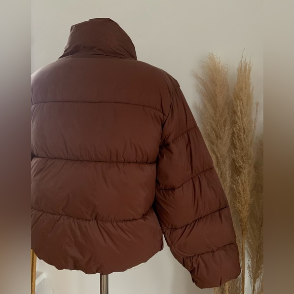 Old Navy puffer jacket in a mahogany/brown in a size Large with a zipper - Picture 6 of 7